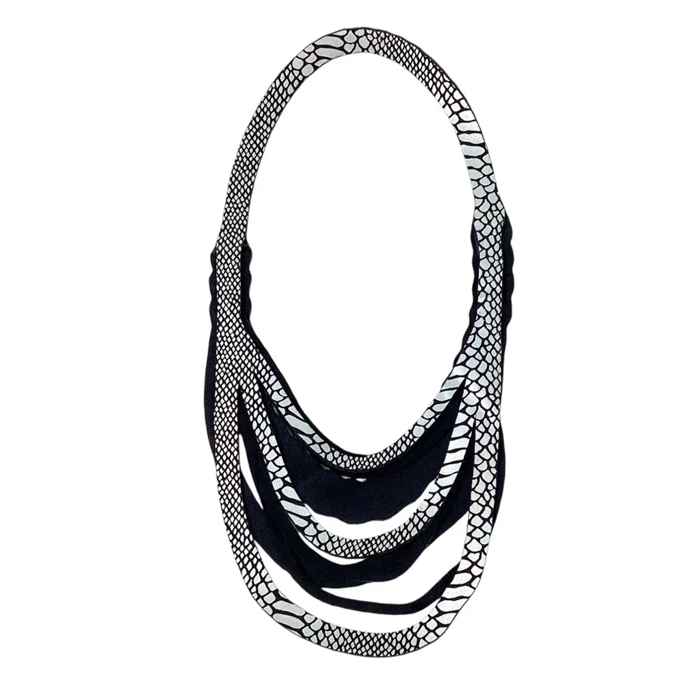 ULI Amsterdam Avant-Garde Statement Necklace – Bold Modern Pearl/Chain Style - Picture 4 of 8